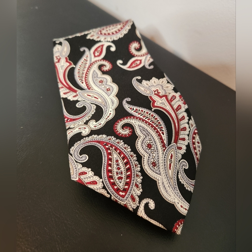 Elegant Black And Red Paisley Tie Stafford 100% Silk